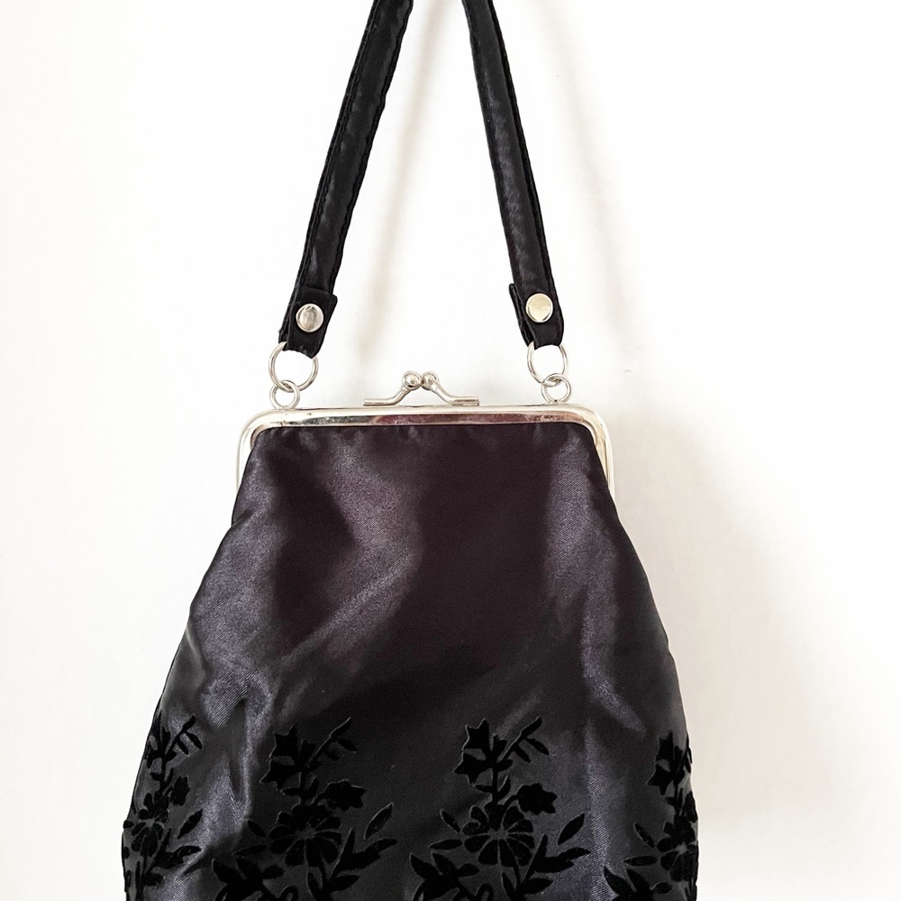 Elegant Embossed Black Floral Women's Evening Bag with Silver Clasp